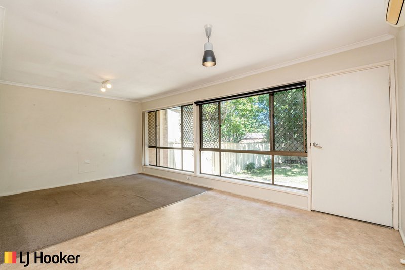 Photo - 23 Boult Place, Melba ACT 2615 - Image 2