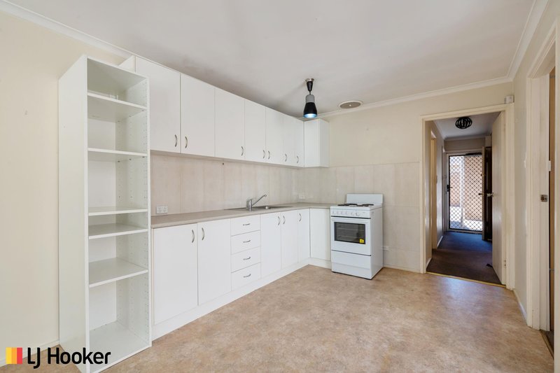 Photo - 23 Boult Place, Melba ACT 2615 - Image 4