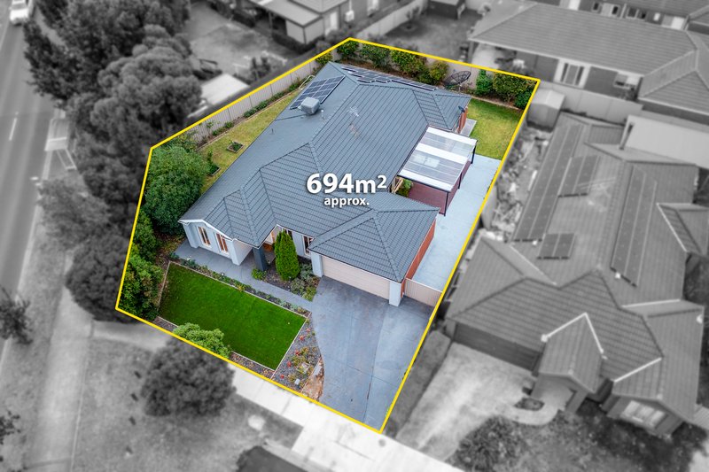 Photo - 23 Bowral Loop, Craigieburn VIC 3064 - Image 3