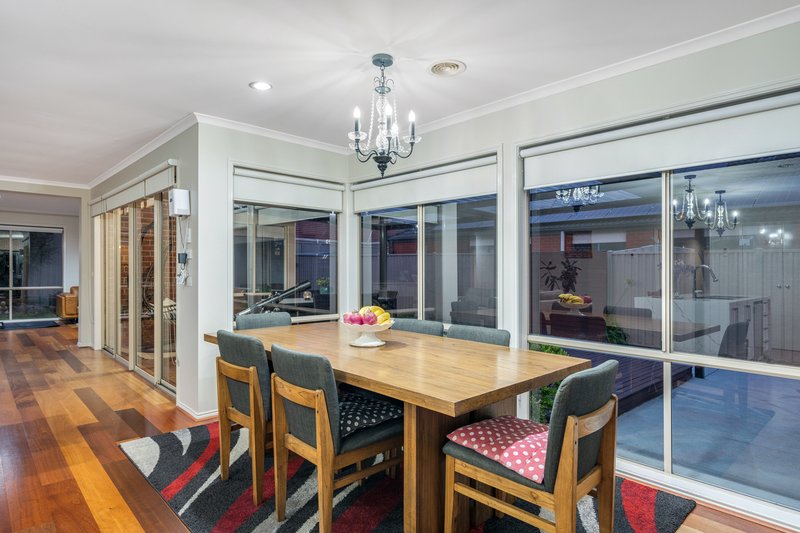 Photo - 23 Bowral Loop, Craigieburn VIC 3064 - Image 11