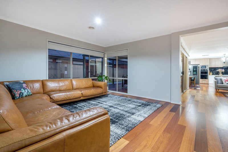 Photo - 23 Bowral Loop, Craigieburn VIC 3064 - Image 12