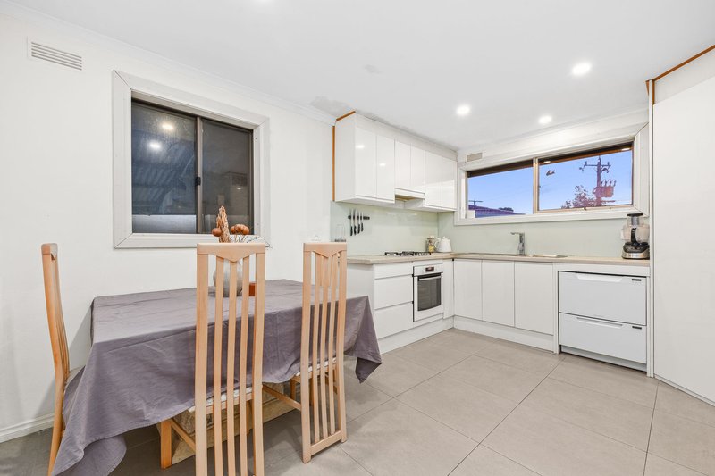 Photo - 23 Bracknell Street, Keysborough VIC 3173 - Image 3