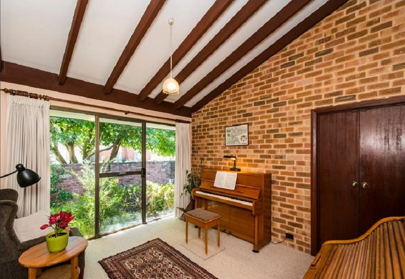 Photo - 23 Broadhurst Crescent, Bateman WA 6150 - Image 15