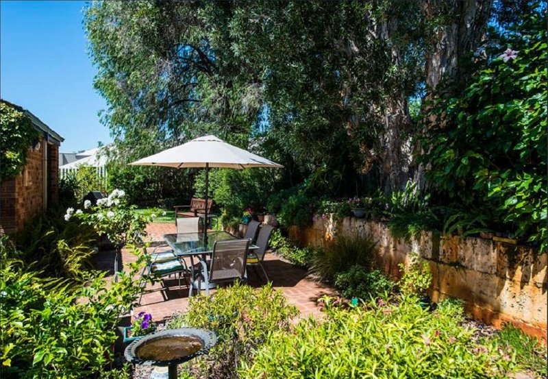 Photo - 23 Broadhurst Crescent, Bateman WA 6150 - Image 22