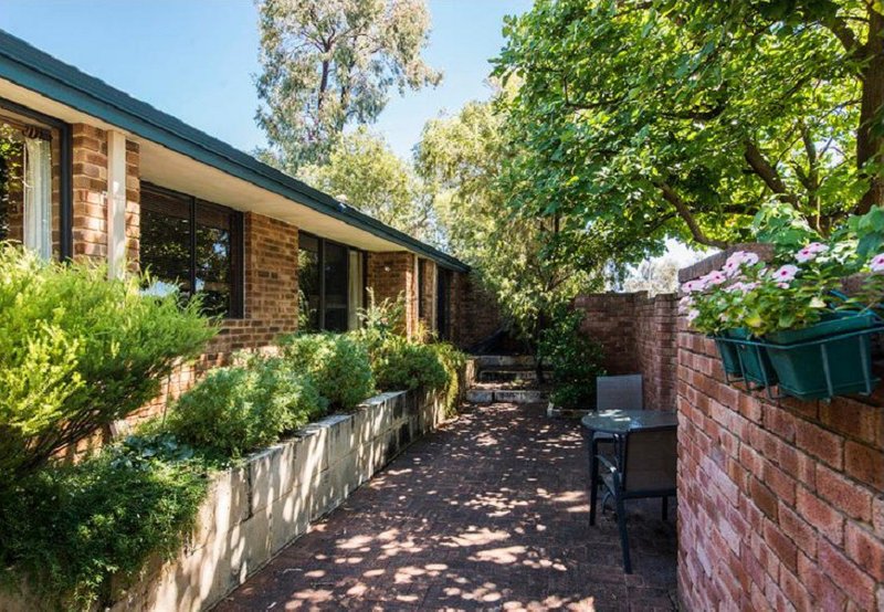 Photo - 23 Broadhurst Crescent, Bateman WA 6150 - Image 23