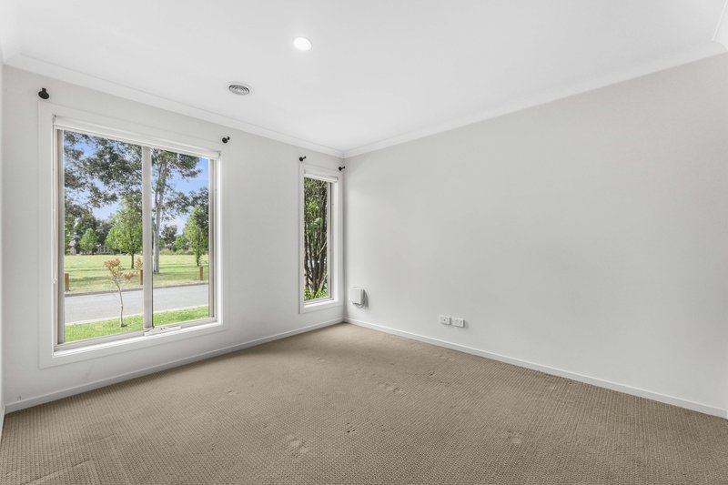 Photo - 23 Brolin Terrace, Cranbourne North VIC 3977 - Image 2