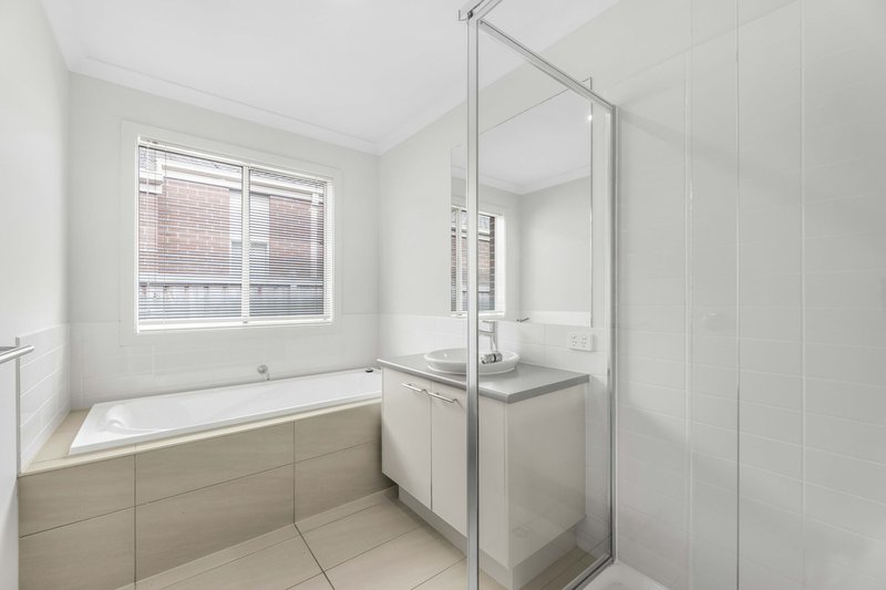 Photo - 23 Brolin Terrace, Cranbourne North VIC 3977 - Image 5