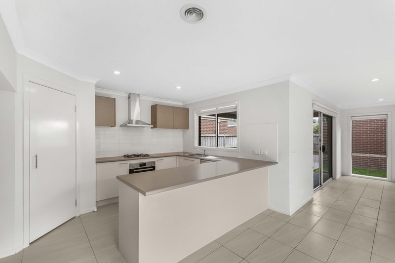 Photo - 23 Brolin Terrace, Cranbourne North VIC 3977 - Image 7