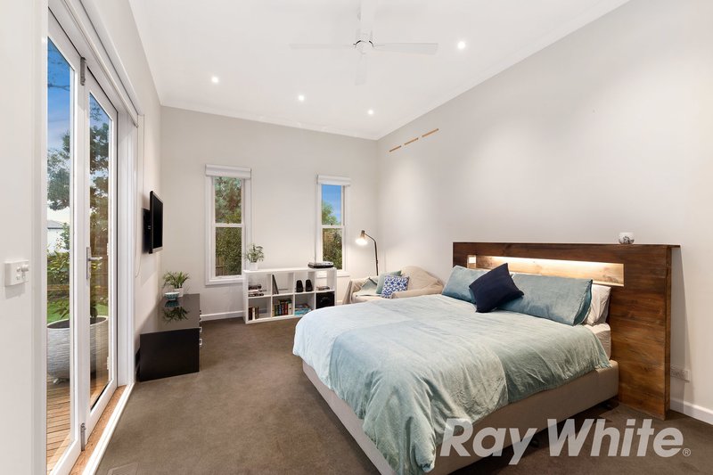 Photo - 23 Bronte Avenue, Burwood VIC 3125 - Image 5