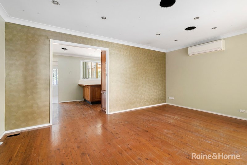 Photo - 23 Brunswick Crescent, St Johns Park NSW 2176 - Image 5