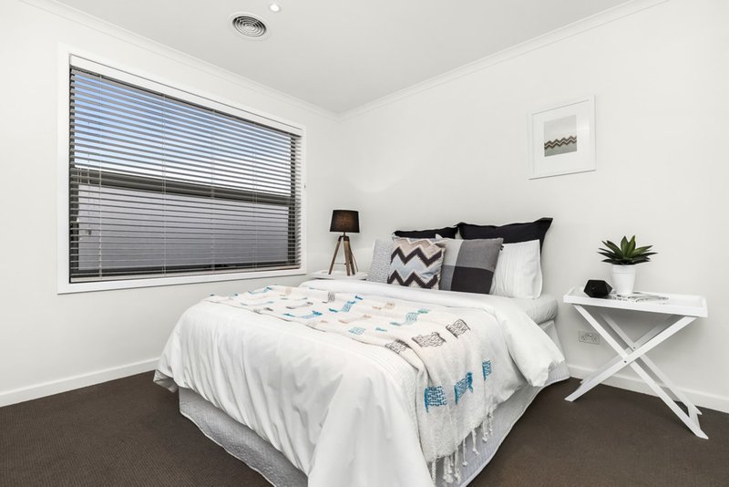 Photo - 23 Brunton Crescent, Mulgrave VIC 3170 - Image 6