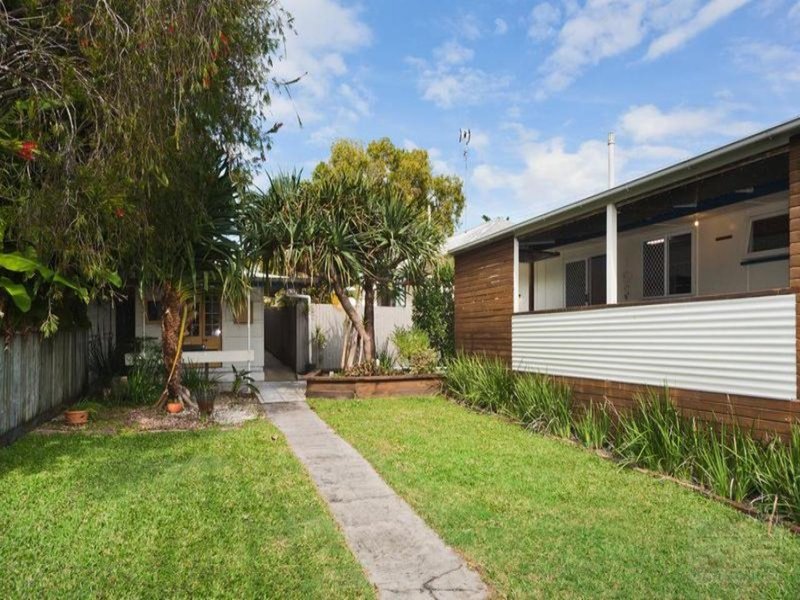 Photo - 23 Buccleugh Street, Moffat Beach QLD 4551 - Image 2