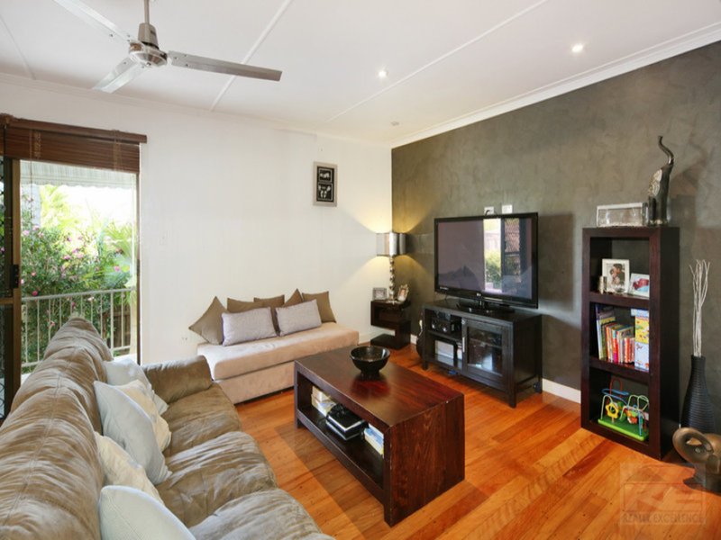 Photo - 23 Buccleugh Street, Moffat Beach QLD 4551 - Image 4