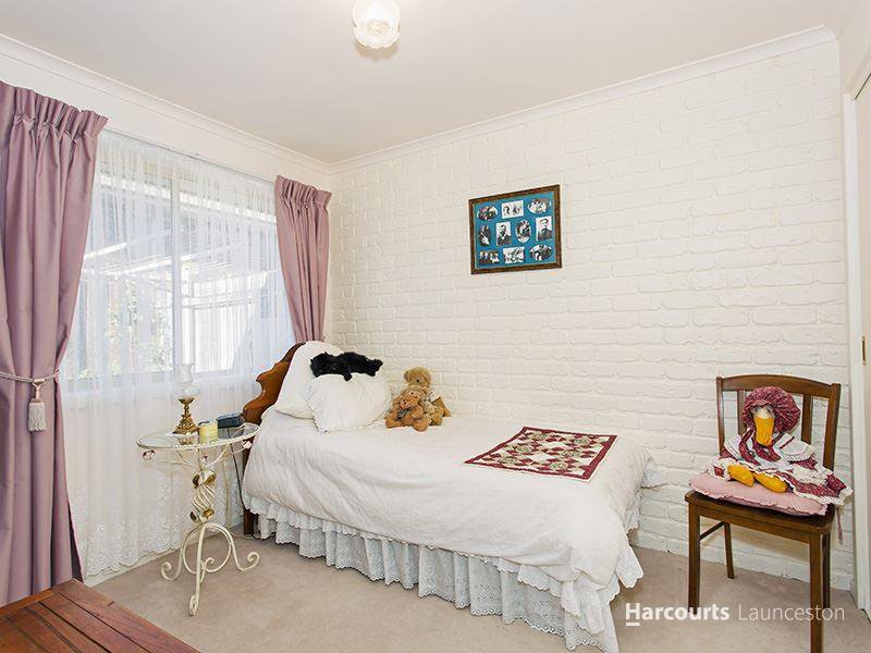 Photo - 2/3 Buckingham Place, Prospect TAS 7250 - Image 5