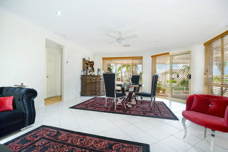 Photo - 23 Bundeluk Cres , Glenmore Park NSW 2745 - Image 5