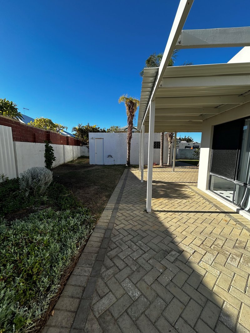 Photo - 23 Caldera Close, Mindarie WA 6030 - Image 4