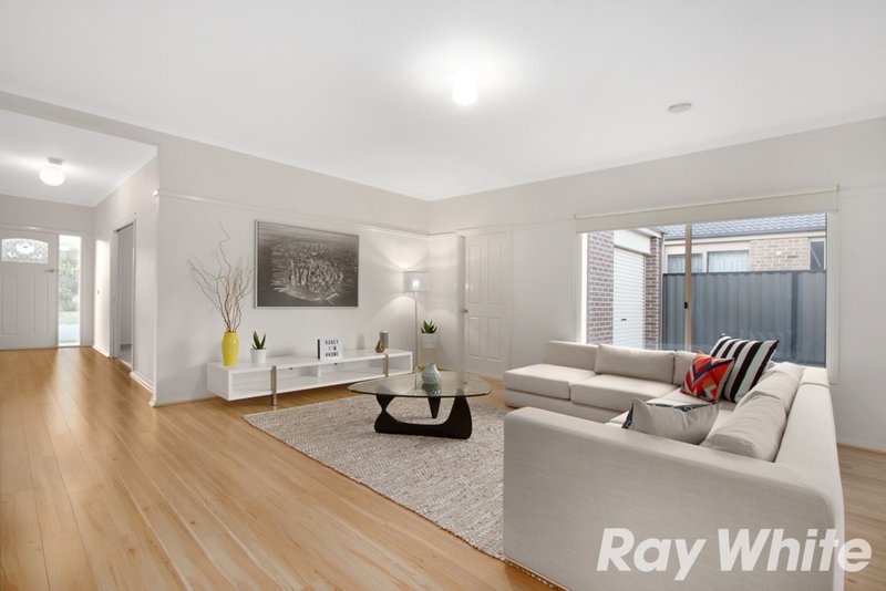 Photo - 23 Carey Crescent, Pakenham VIC 3810 - Image 6