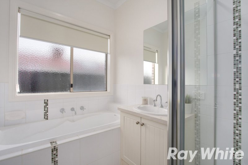 Photo - 23 Carey Crescent, Pakenham VIC 3810 - Image 10