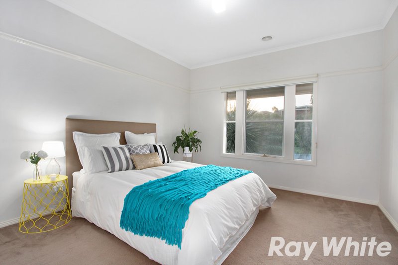 Photo - 23 Carey Crescent, Pakenham VIC 3810 - Image 11