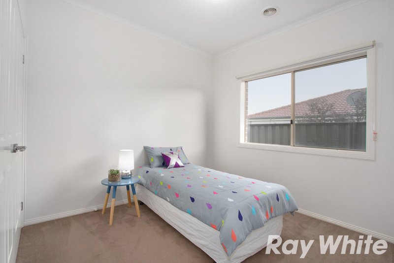 Photo - 23 Carey Crescent, Pakenham VIC 3810 - Image 12