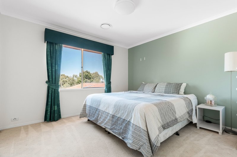 Photo - 23 Caserta Drive, Berwick VIC 3806 - Image 10