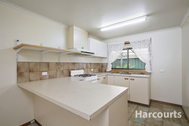 Photo - 2/3 Castles Crescent, Kyneton VIC 3444 - Image 4