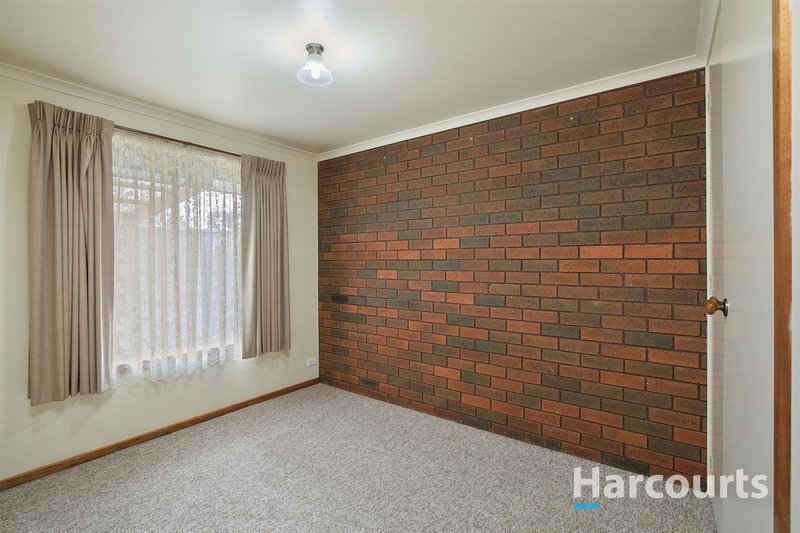 Photo - 2/3 Castles Crescent, Kyneton VIC 3444 - Image 6