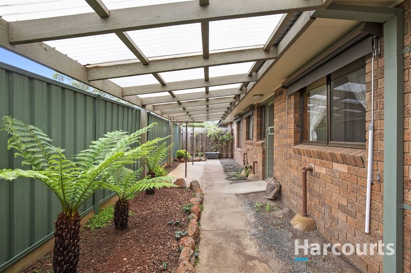 Photo - 2/3 Castles Crescent, Kyneton VIC 3444 - Image 8