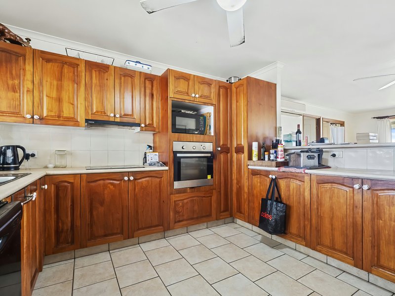 Photo - 23 Casuarina Street, Holloways Beach QLD 4878 - Image 11