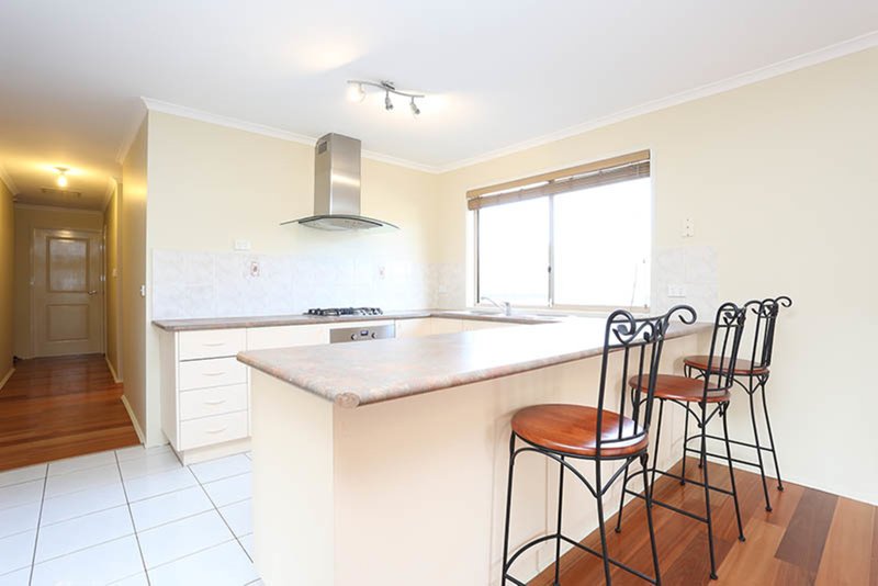 Photo - 23 Centaurus Avenue, Roxburgh Park VIC 3064 - Image 4