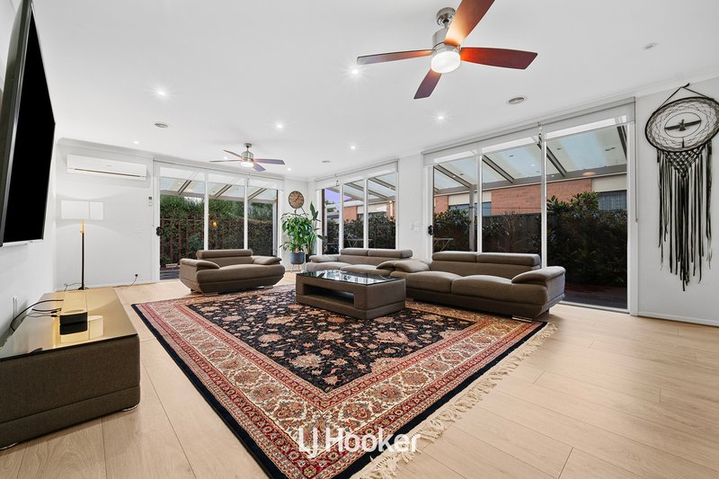 Photo - 23 Challenger Circuit, Cranbourne East VIC 3977 - Image 6