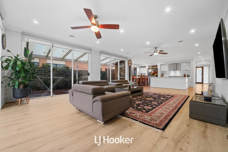 Photo - 23 Challenger Circuit, Cranbourne East VIC 3977 - Image 8