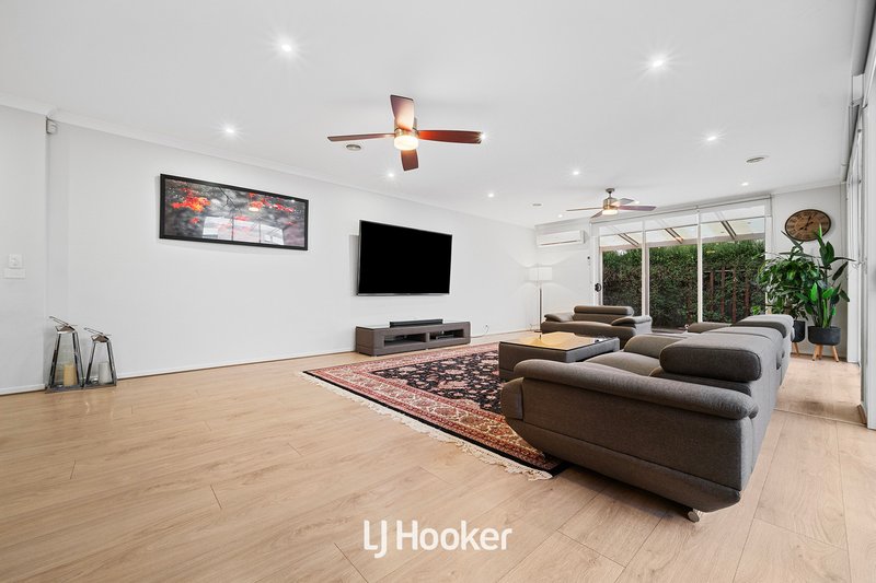 Photo - 23 Challenger Circuit, Cranbourne East VIC 3977 - Image 9