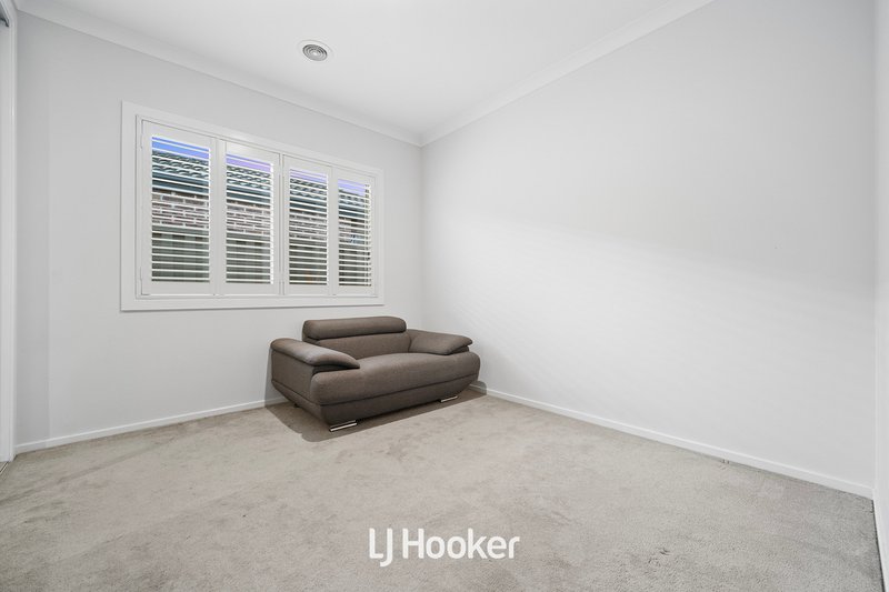 Photo - 23 Challenger Circuit, Cranbourne East VIC 3977 - Image 21