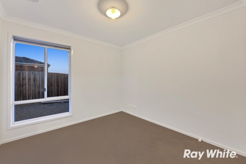 Photo - 23 Chapman Drive, Wyndham Vale VIC 3024 - Image 11