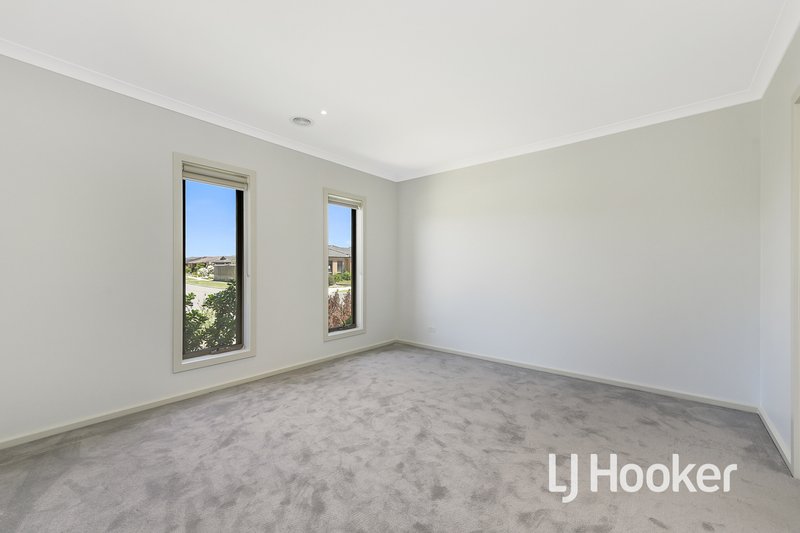 Photo - 23 Chevrolet Road, Cranbourne East VIC 3977 - Image 12