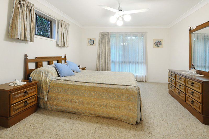 Photo - 23 Chisholm Court, Albany Creek QLD 4035 - Image 4