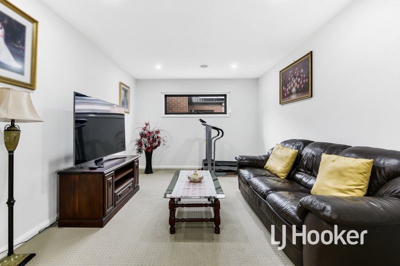 Photo - 23 City Vista Circuit, Cranbourne West VIC 3977 - Image 2