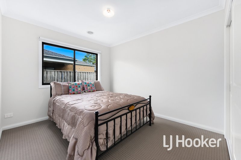 Photo - 23 City Vista Circuit, Cranbourne West VIC 3977 - Image 10