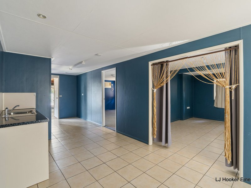 Photo - 23 Colleen Avenue, Emerald QLD 4720 - Image 14