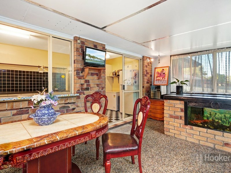 Photo - 23 Conifer Street, Hillcrest QLD 4118 - Image 12