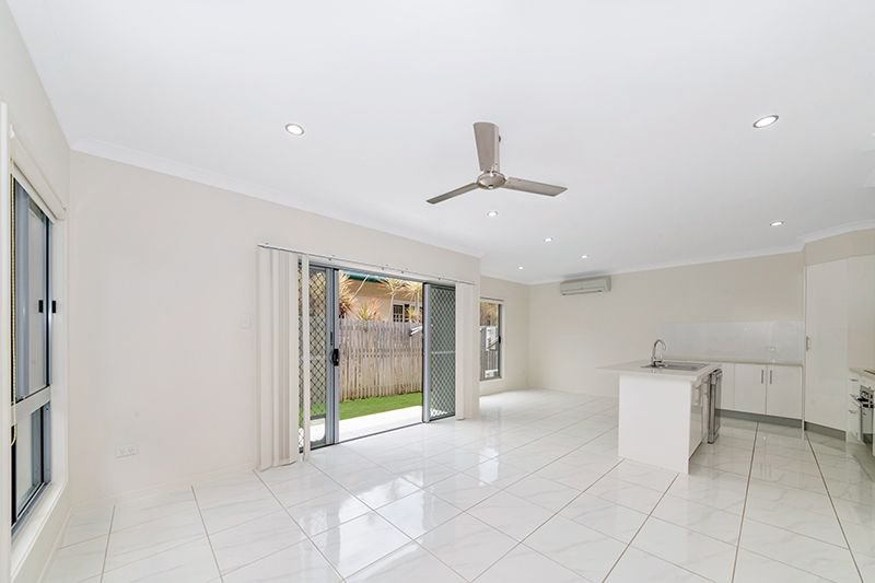 Photo - 2/3 Cook Street, North Ward QLD 4810 - Image 2