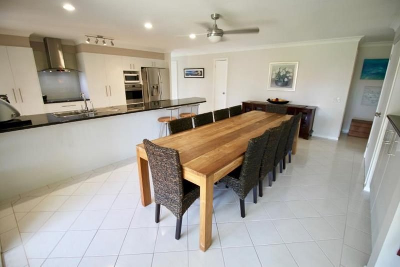 Photo - 23 Coronet Crescent, Burleigh Waters QLD 4220 - Image 3