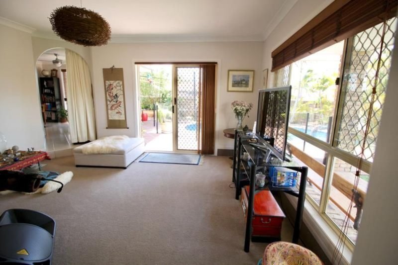 Photo - 23 Coronet Crescent, Burleigh Waters QLD 4220 - Image 5
