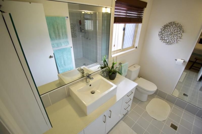 Photo - 23 Coronet Crescent, Burleigh Waters QLD 4220 - Image 8