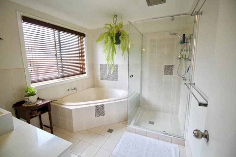 Photo - 23 Coronet Crescent, Burleigh Waters QLD 4220 - Image 11