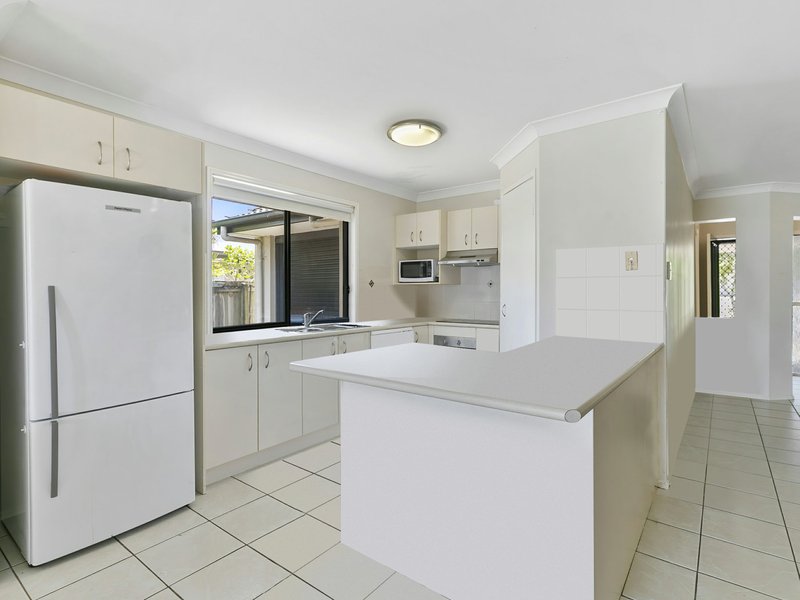 Photo - 23 Corrimal Place, Sandstone Point QLD 4511 - Image 2