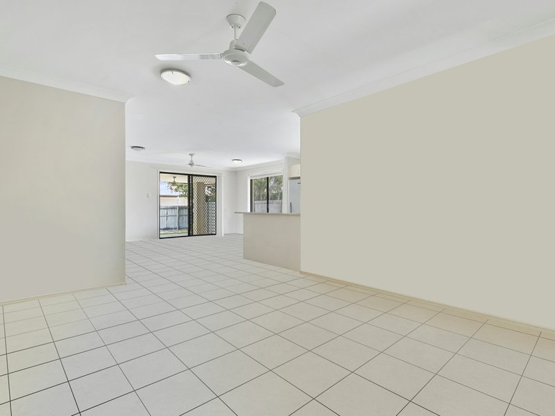 Photo - 23 Corrimal Place, Sandstone Point QLD 4511 - Image 4