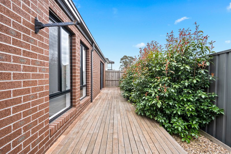 Photo - 23 Corymbia Grove, South Morang VIC 3752 - Image 12