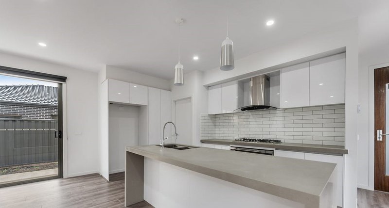 Photo - 2/3 Courtyard Way, Roxburgh Park VIC 3064 - Image 3